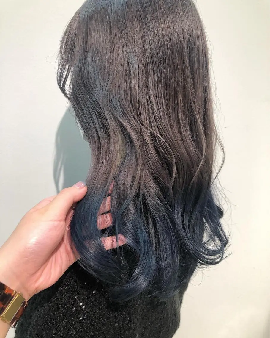 セミロング カラー ブリーチ グラデーションカラー ネイビーカラー ヘアカラー トリートメント 髪質改善/レイヤー/ お顔まわり/Ami.のヘアスタイル