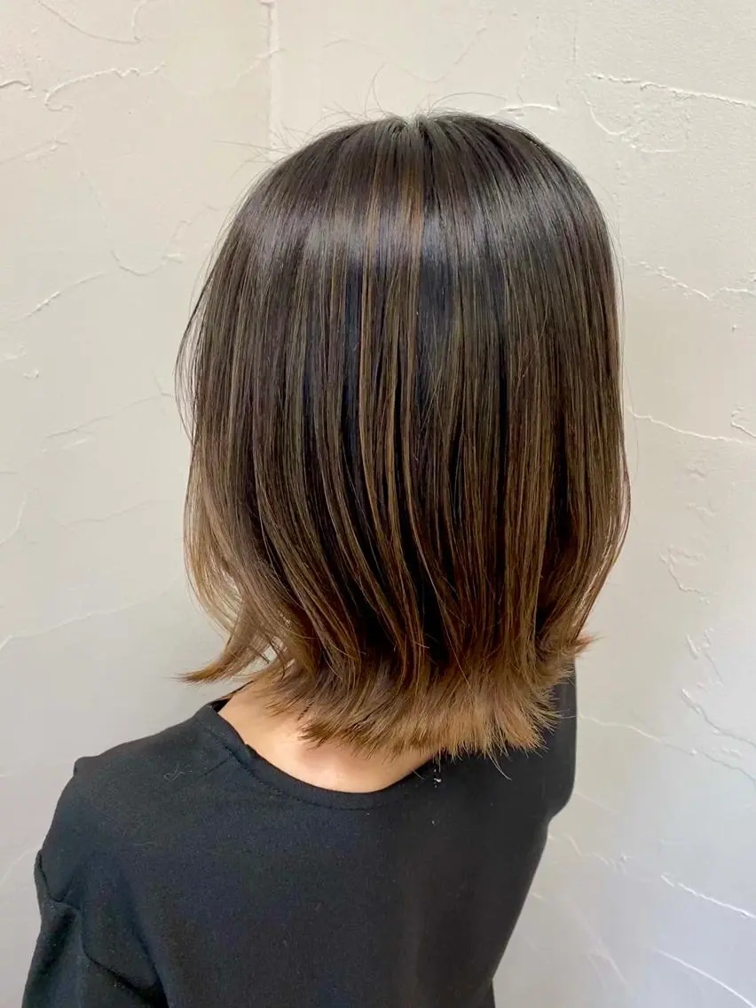 ミディアム カラー アディクシーカラー バレイヤージュ ブリーチ レイヤーカット 小住 僚也のヘアスタイル