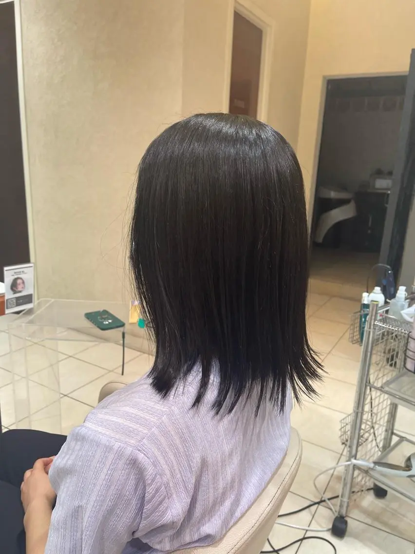 セミロング カラー 黒髪 ブルーカラー ブルーブラック カネヒラ リョウスケのヘアスタイル