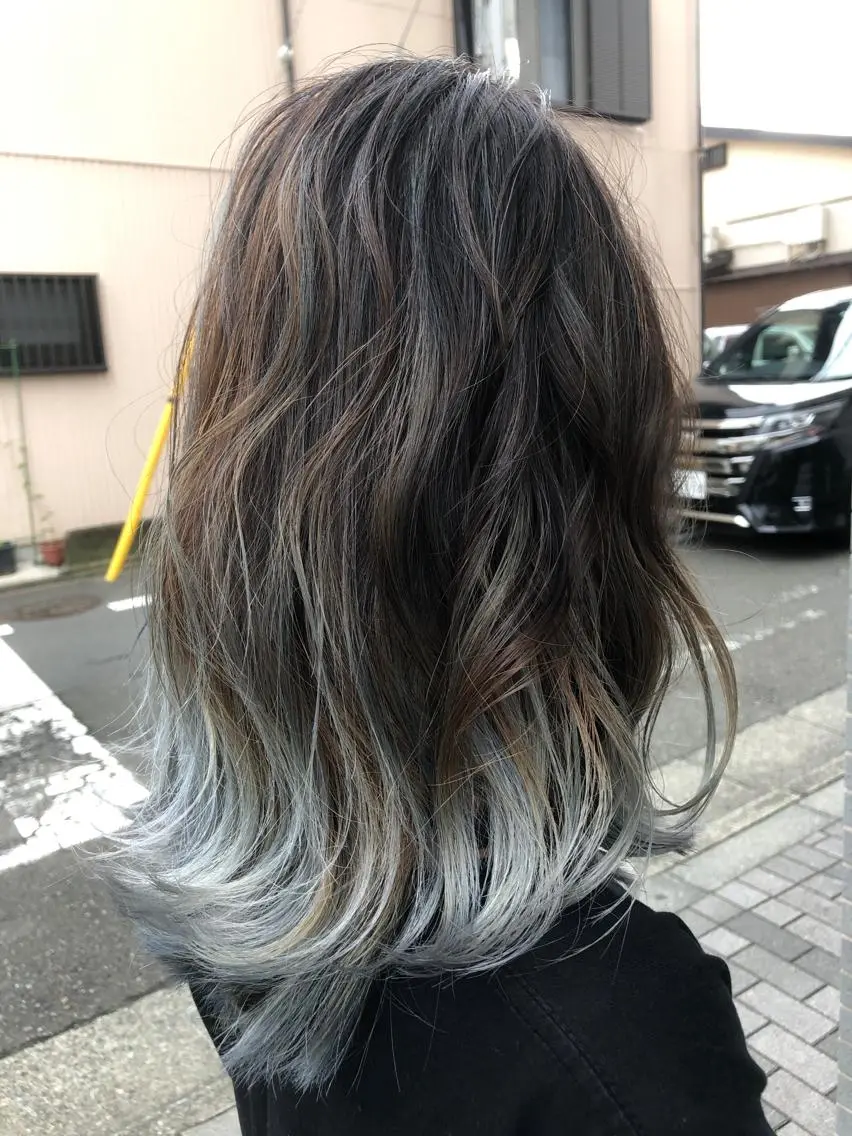 セミロング カラー グラデーションカラー ハイライトカラー ハイライト 似合わせ レイヤー須川のヘアスタイル
