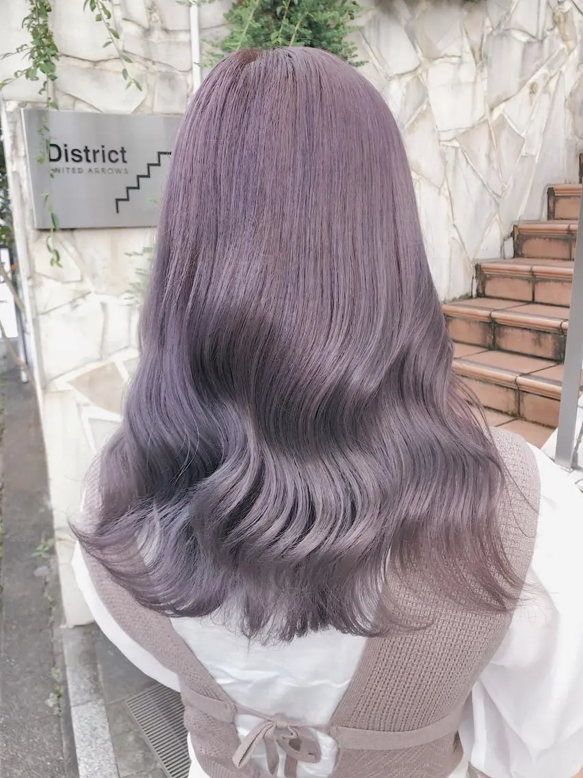 ロング カラー ヘアアレンジ メンズ メンズブリーチ ベージュカラー ブリーチ グレージュ ラベンダーカラー ヘアカラー トリートメント ヘアセット 💟Chloe原宿店 🩶ハイトーンのヘアスタイル