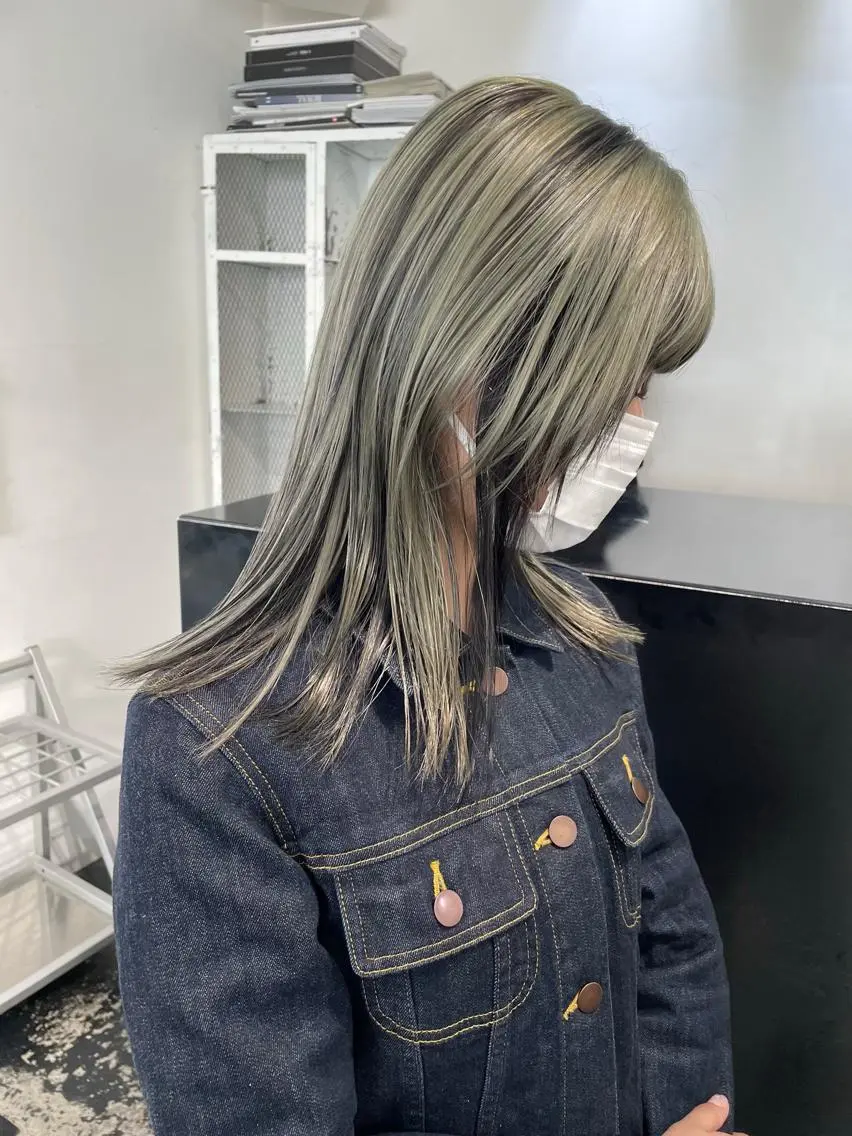 セミロング カラー パーマ ヘアアレンジ メンズ キッズ ネイル マツエク・マツパ アイブロウ メンズバレイヤージュ メンズブリーチ メンズハイライト メンズハイトーン メンズインナーカラー ヘアカラー トリートメント 艶ハイトーン/ヘア アレンジAYAKAのヘアスタイル