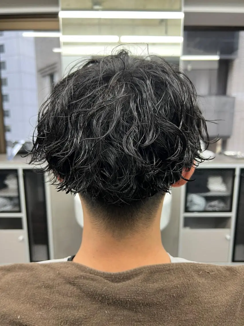 ミディアム パーマ メンズ マッシュ 波巻きパーマ カット パーマ 垢抜け・メンズパーマ 津山祐紀のヘアスタイル