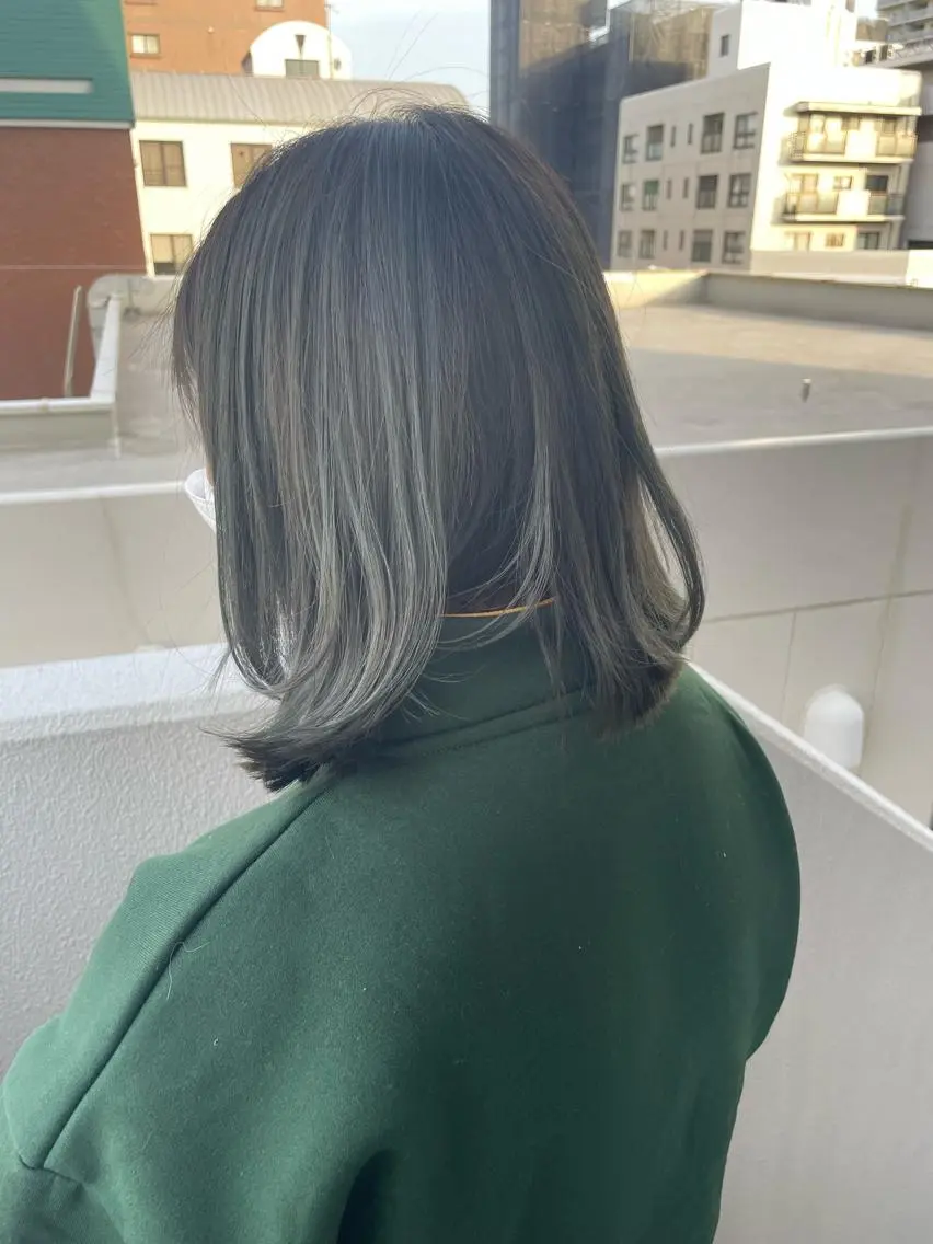 ミディアム カラー グレージュ オリーブグレージュ オリーブグレー カット ヘアカラー 松佐 ゆかりのヘアスタイル