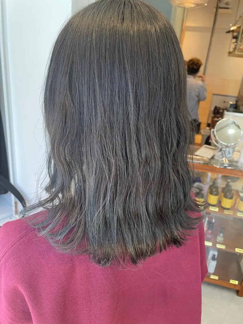ミディアム カラー アッシュ ブリーチ ブルーカラー ブルーアッシュ ブリーチなしカラー 中目黒🌼 🌼ハナのヘアスタイル