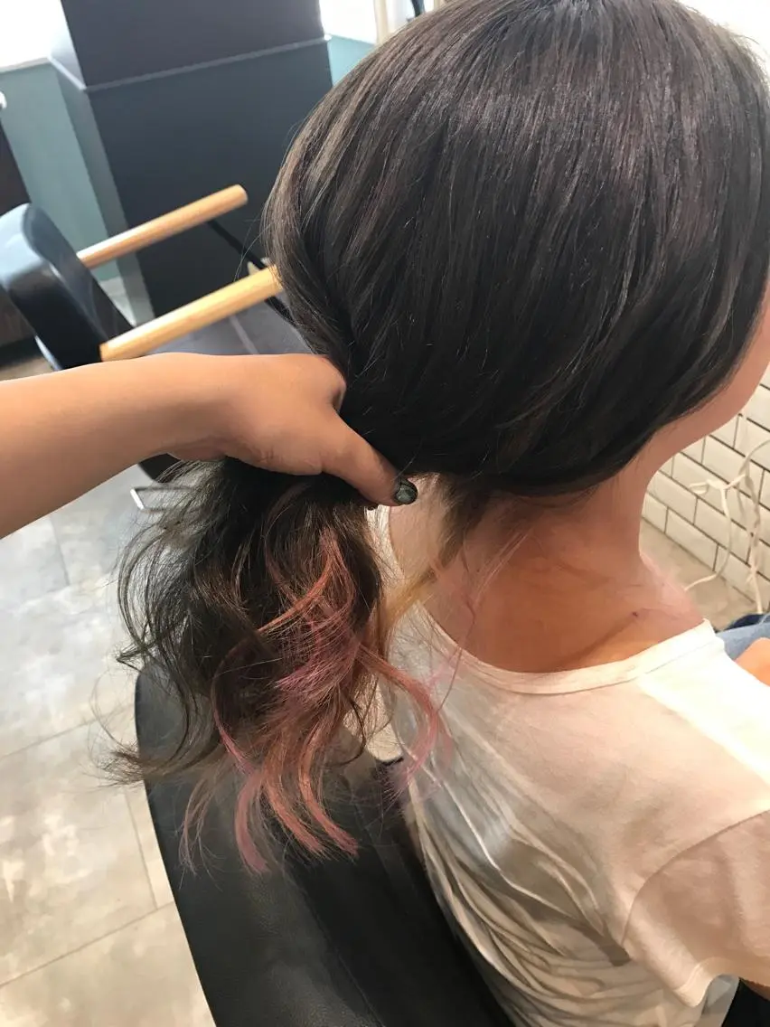 セミロング カラー インナーカラー ピンクカラー ヤマナカ エリカのヘアスタイル