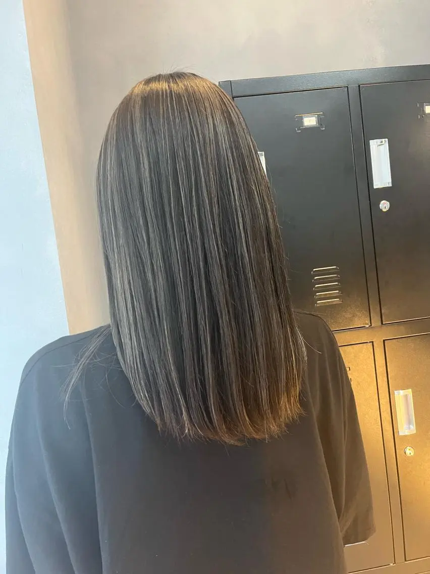 セミロング カラー ベージュカラー ハイライトカラー ホワイトベージュ ハイライト カット ヘアカラー 🎀♥️推しカラー tomoka💜🍭のヘアスタイル