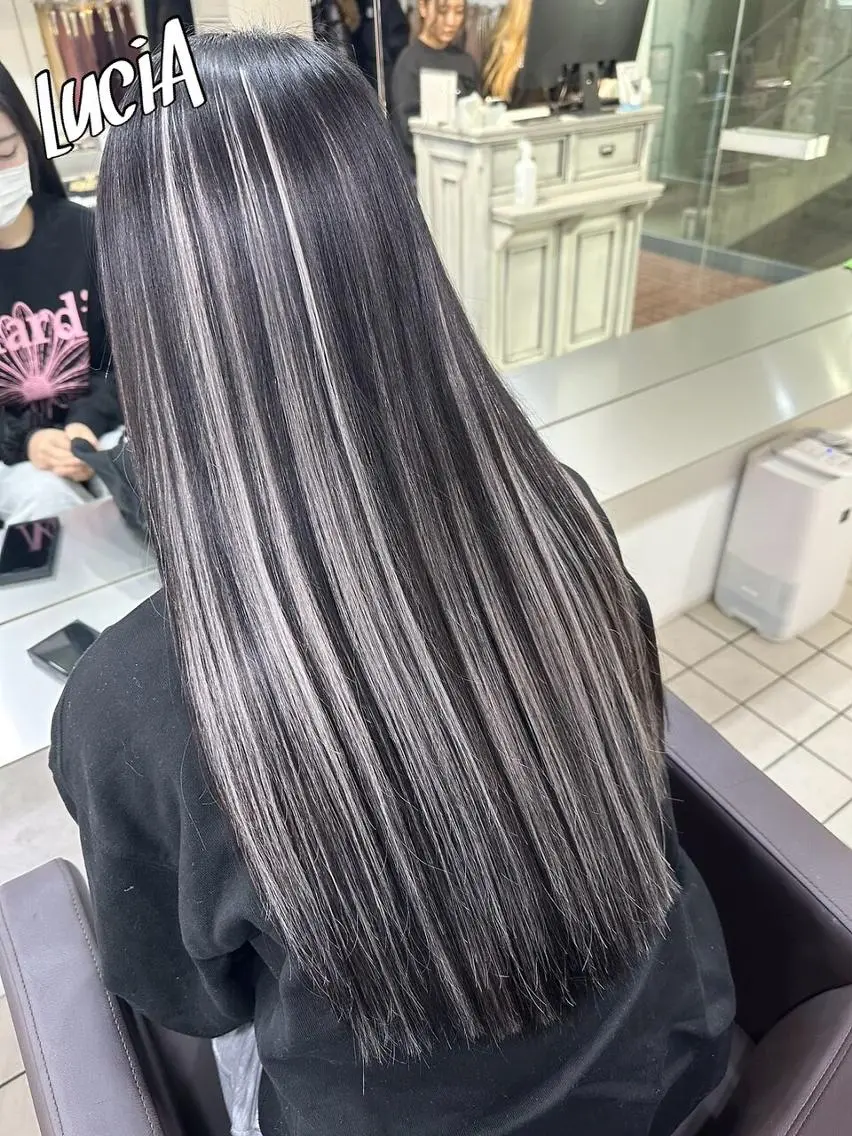 カラー ロング シールエクステ 黒髪 ブリーチ デザインカラー ダブルカラー MISAKIエクステ ブリーチ\5900のヘアスタイル