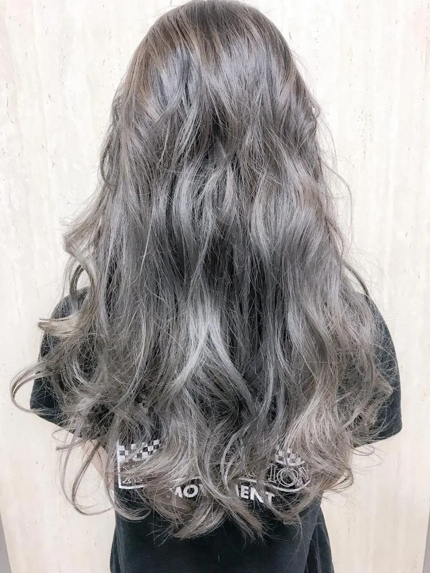 ロング カラー ブリーチ 透明感カラー トリートメント BOX mico.のヘアスタイル