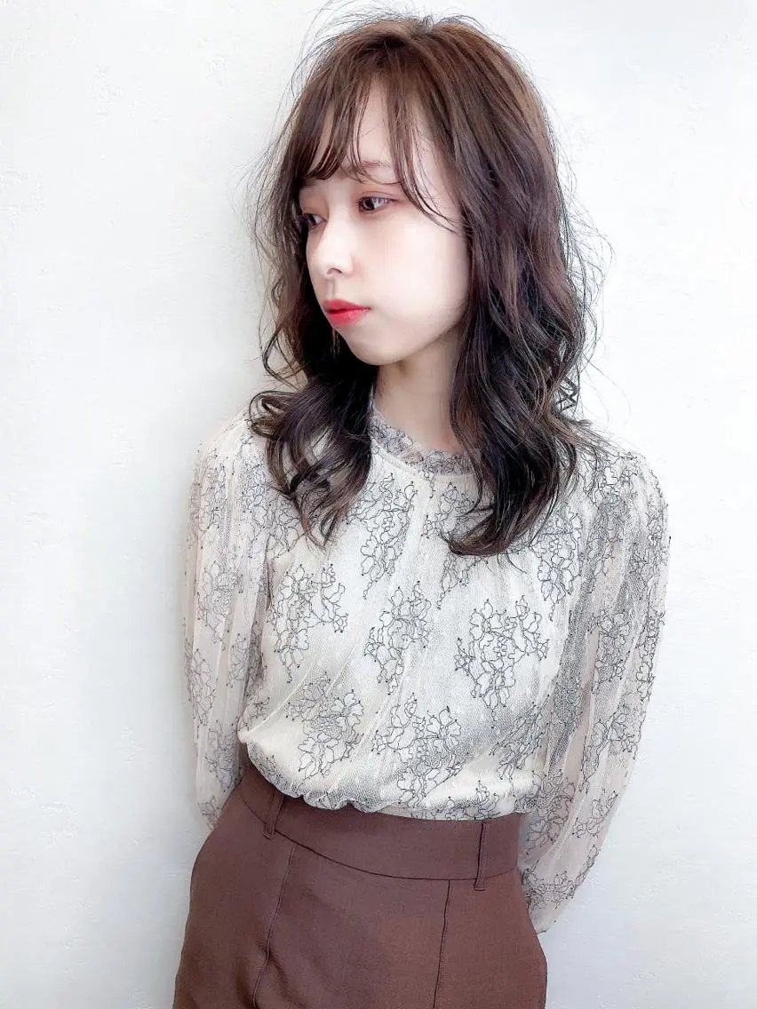 ミディアム カラー Luxbe hakataのヘアスタイル