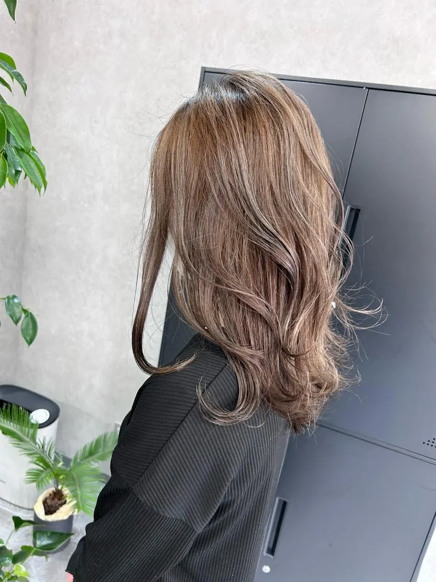 セミロング 外国人風カラー ハイライト 韓国風ヘア レイヤーカット カット ヘアカラー AN'TIA小作代表 ⭐︎kazuma⭐︎のヘアスタイル