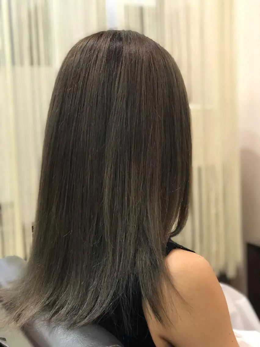 セミロング カラー 阿久津 泰幸のヘアスタイル