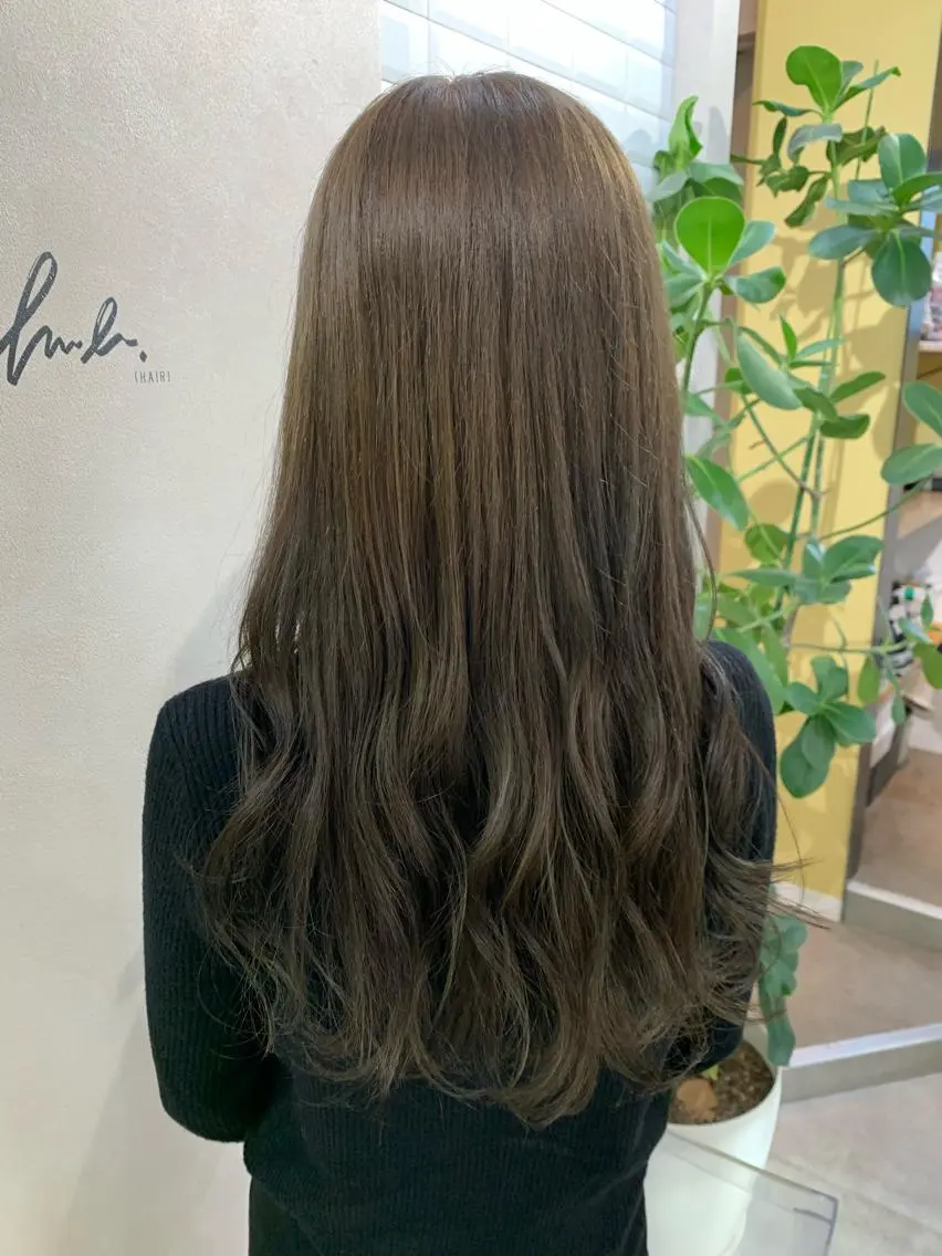 ロング カラー ブリーチ グレージュ オリーブグレージュ オリーブグレー カット ヘアカラー トリートメント hubhair レイヤー/透明感のヘアスタイル