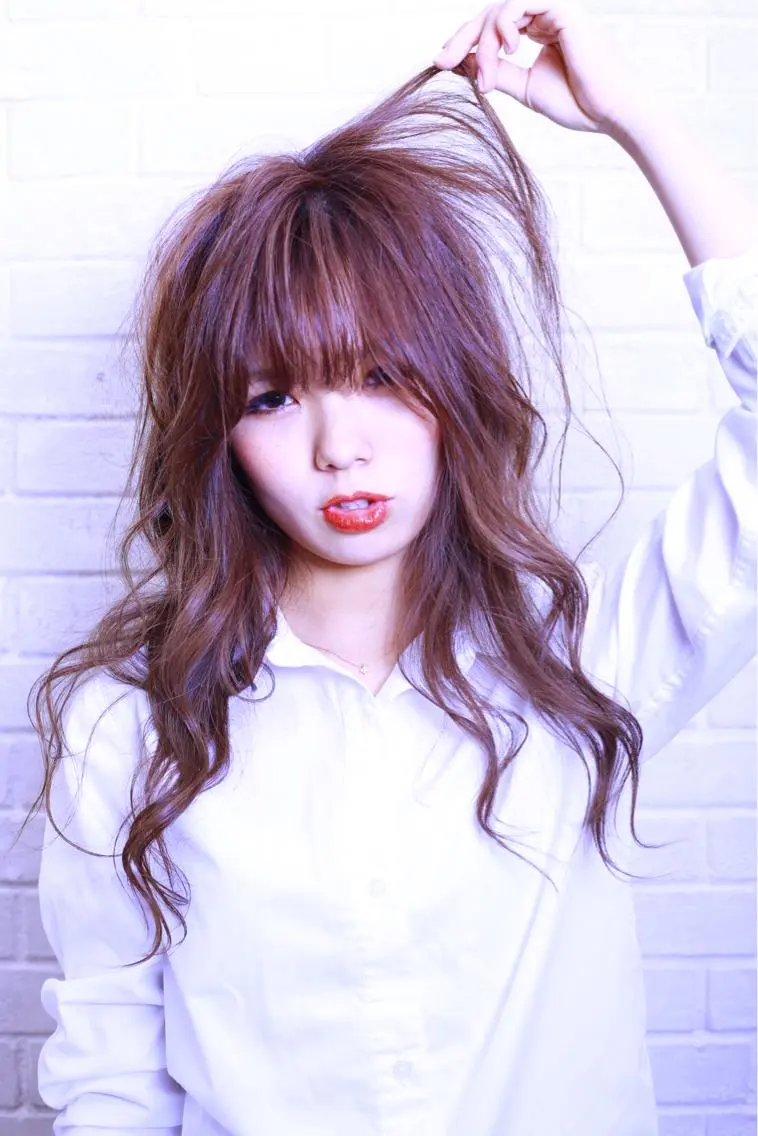 ロング カラー 辻出 綾弥のヘアスタイル