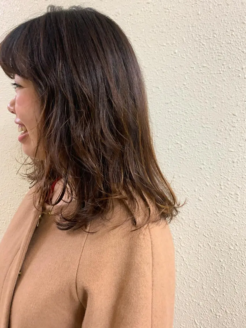 ロング ヘアカラー トリートメント SAKINO ベージュカラーのヘアスタイル