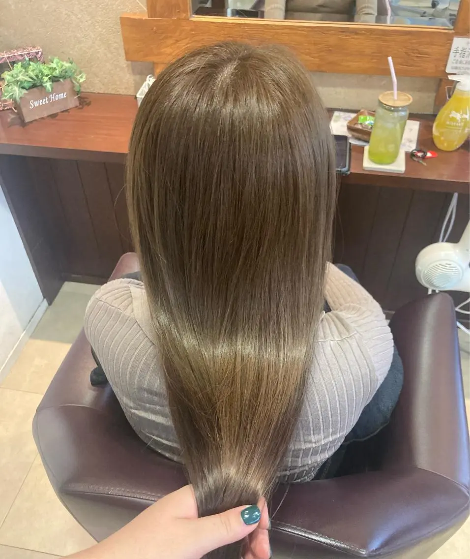 ロング カラー ベージュカラー ブリーチ ミルクティーベージュ ブリーチなしカラー ヘアカラー トリートメント カットが上手い 💇♂🌸サク🌸のヘアスタイル