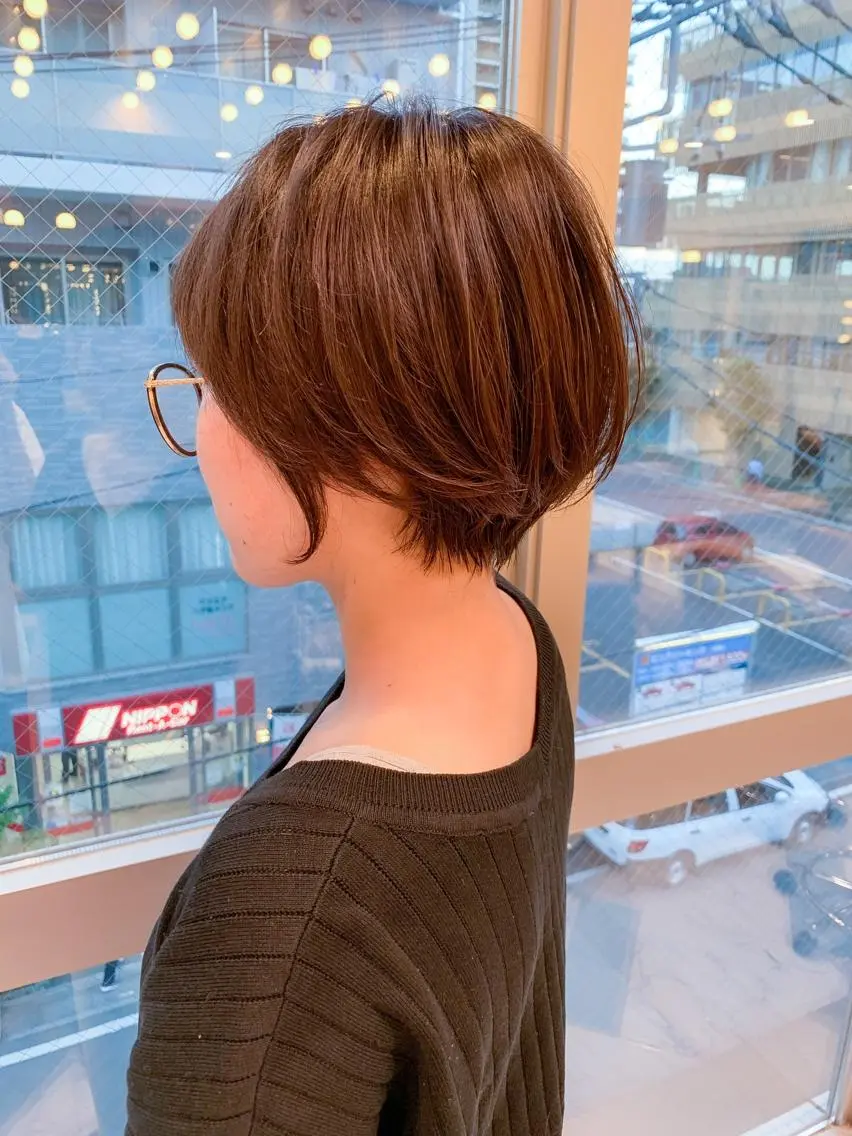 ショート 切りっぱなしボブ ショートボブ ハンサムショート 丸みショート ボブ Lond enikaのヘアスタイル