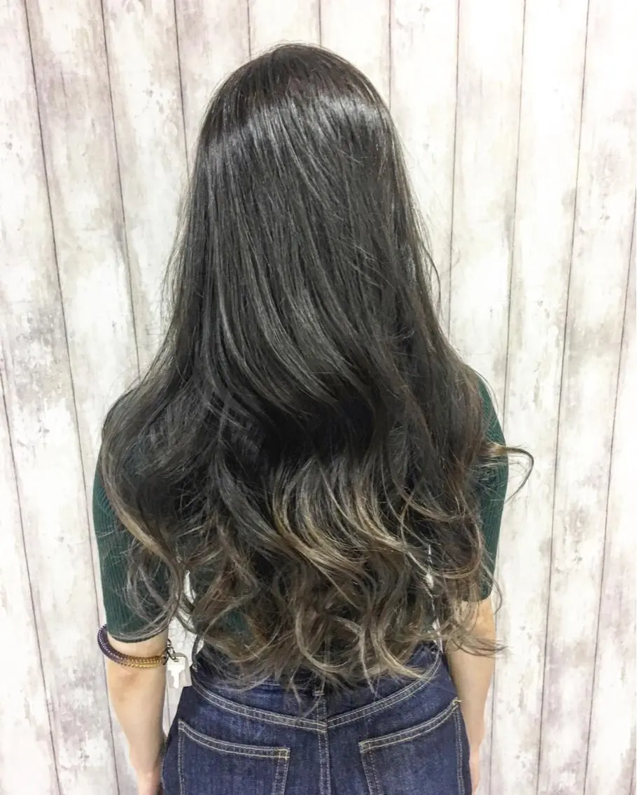ロング カラー グラデーションカラー boutique misakiのヘアスタイル