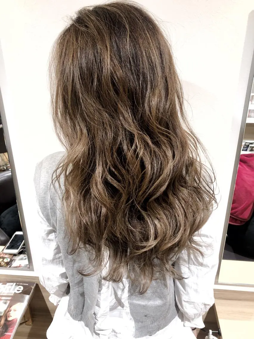 ロング ハイライト トリートメント カット ヘアカラー 縮毛矯正 トリートメント 夜23時まで予約🉑 reverieあきらのヘアスタイル