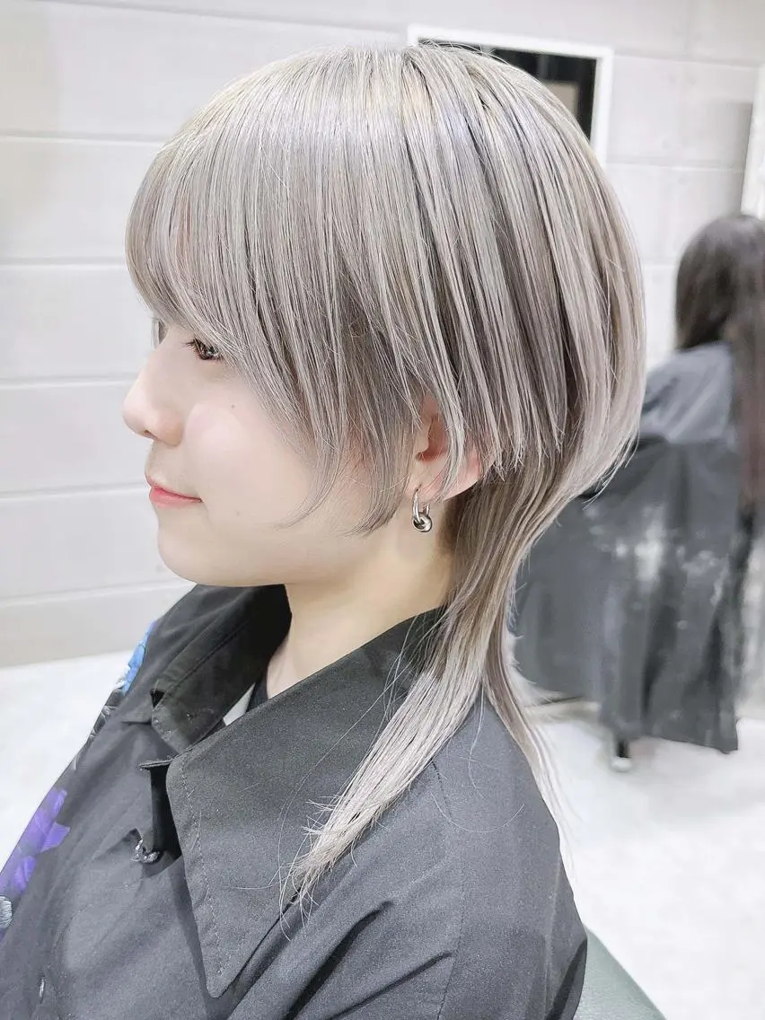 ショート カラー ヘアアレンジ アッシュ アッシュグレー アッシュグレージュ ブリーチ ケアブリーチ Days 透明感カラーのヘアスタイル