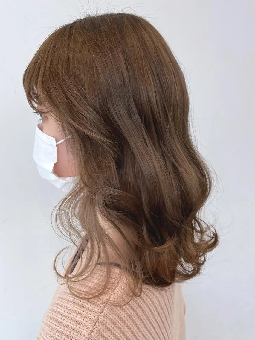ミディアム カラー ヘアアレンジ ベージュカラー ブリーチ イヤリングカラー ホワイトベージュ ヘアカラー トリートメント 🦄インナーカラー 🦄貫井彩花のヘアスタイル