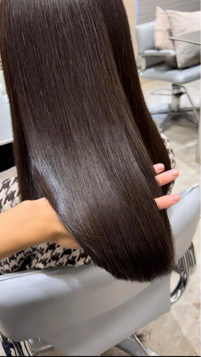 セミロング カット 縮毛矯正 トリートメント 艶カラー💎 髪質改善🎈アトワのヘアスタイル