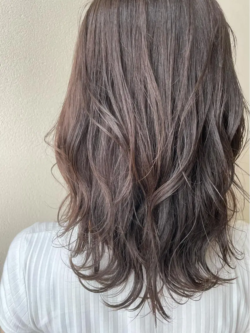 セミロング カラー アッシュ ベージュカラー ヘアカラー 沢田 瞳のヘアスタイル