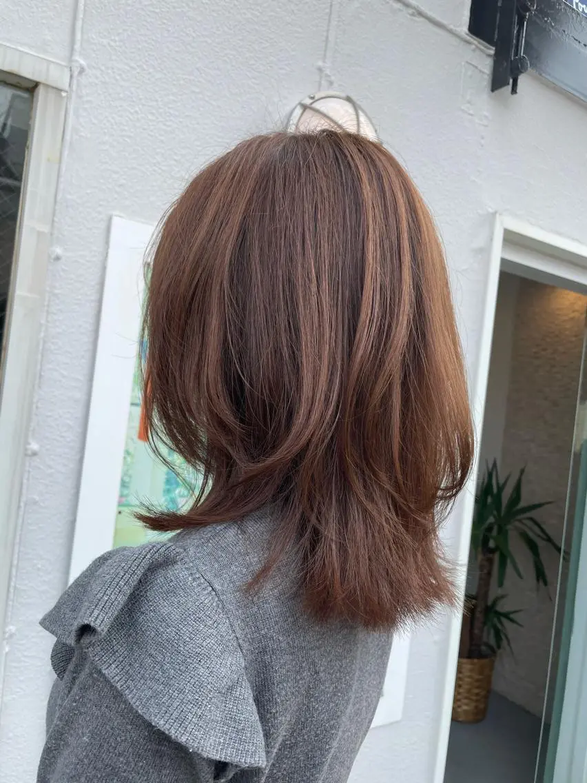ミディアム カラー ミディアムレイヤー ブラウンカラー ミルクティーブラウン レイヤーカット ショート/韓国ヘア Moto✂︎のヘアスタイル