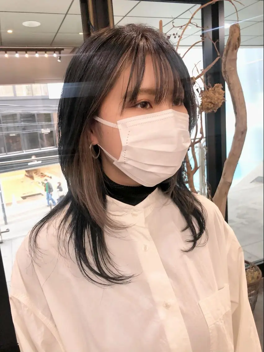セミロング カラー インナーカラー ウルフカット カット ヘアカラー 千葉 郁也のヘアスタイル