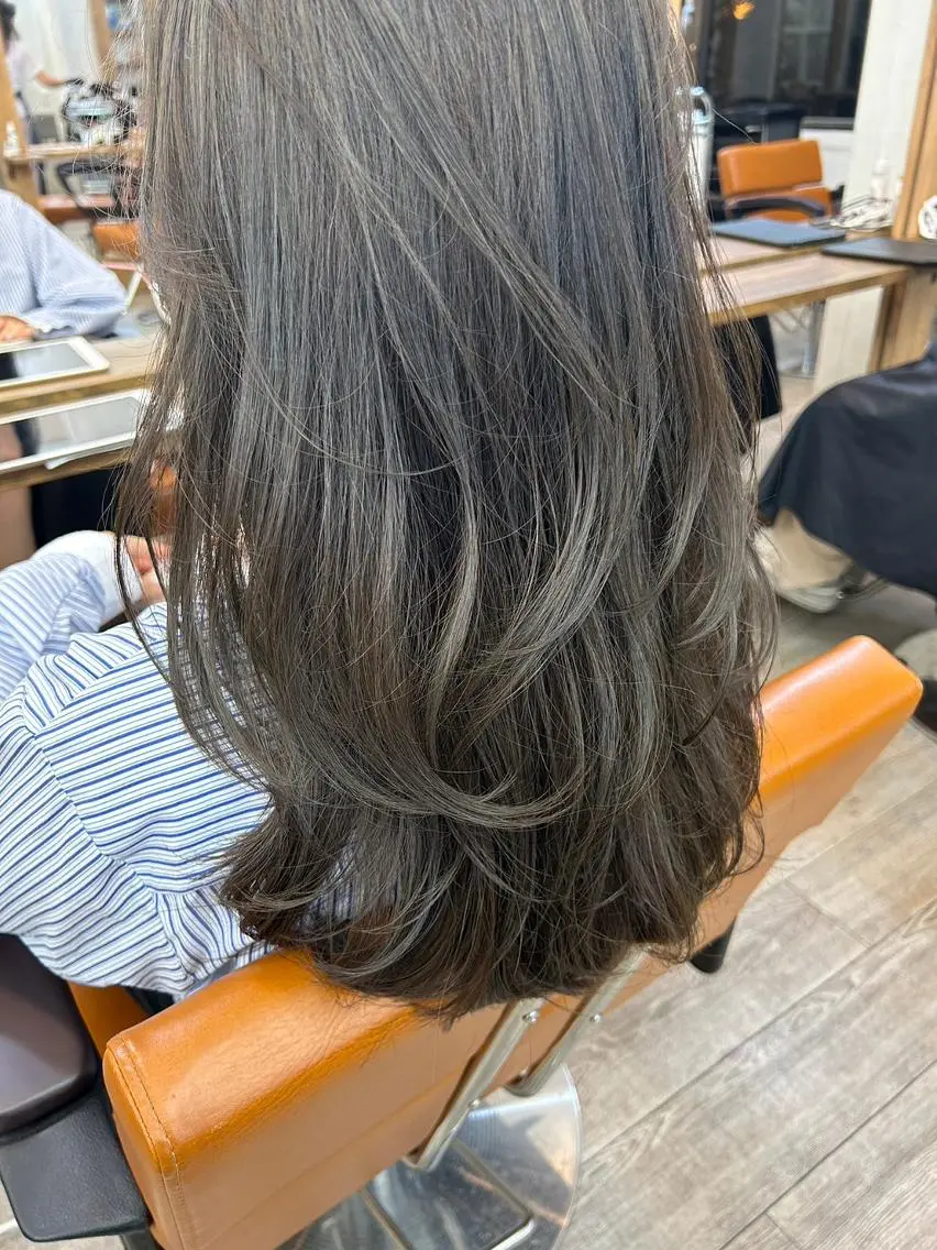 ロング カラー newibelsia 名駅のヘアスタイル