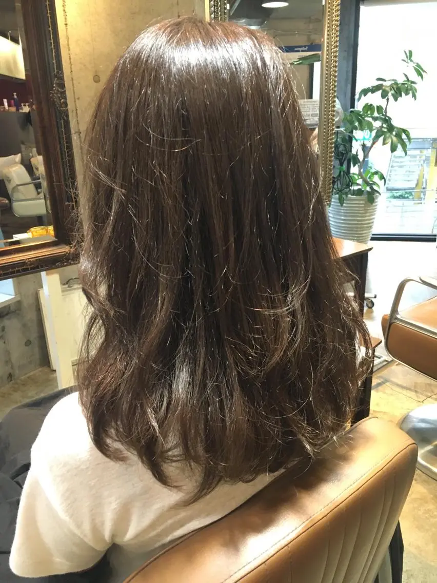 セミロング カラー アッシュ アッシュグレー アッシュグレージュ グレージュ 北條 優輝のヘアスタイル