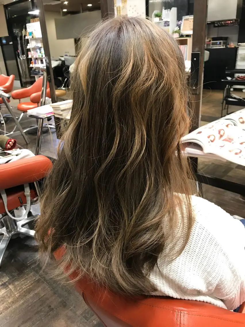 ロング カラー アッシュ ブリーチ 透明感カラー ダブルカラー ハイライトカラー カット ヘアカラー トリートメント デザインカラー🌈 高木リョウのヘアスタイル