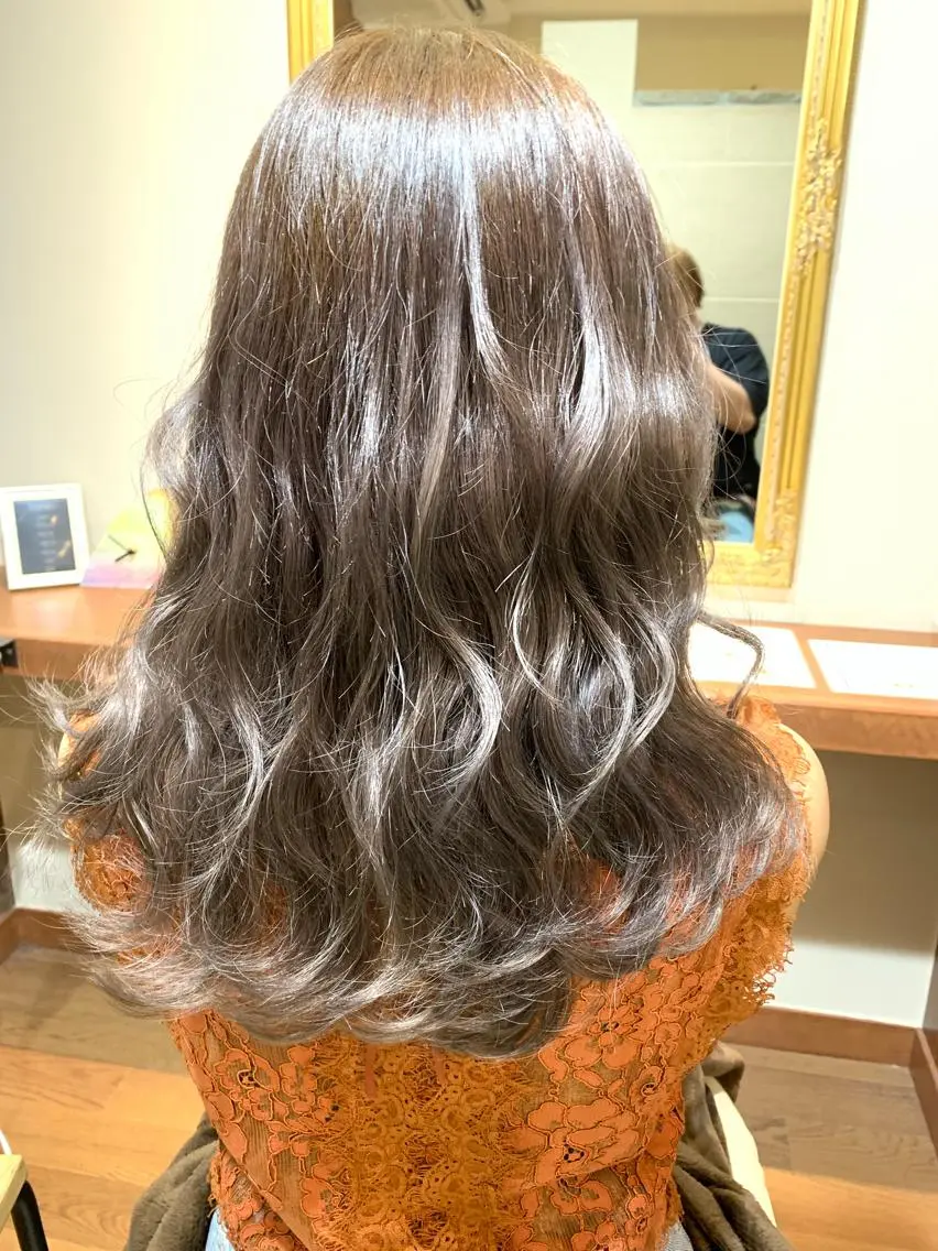 セミロング ハイトーン得意😍 Lumiereのヘアスタイル