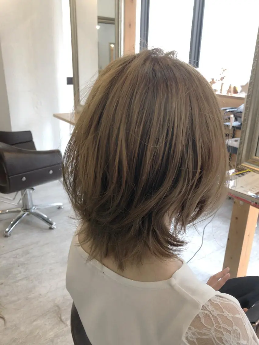 ミディアム 艶髪/ハイトーン Sherryのヘアスタイル