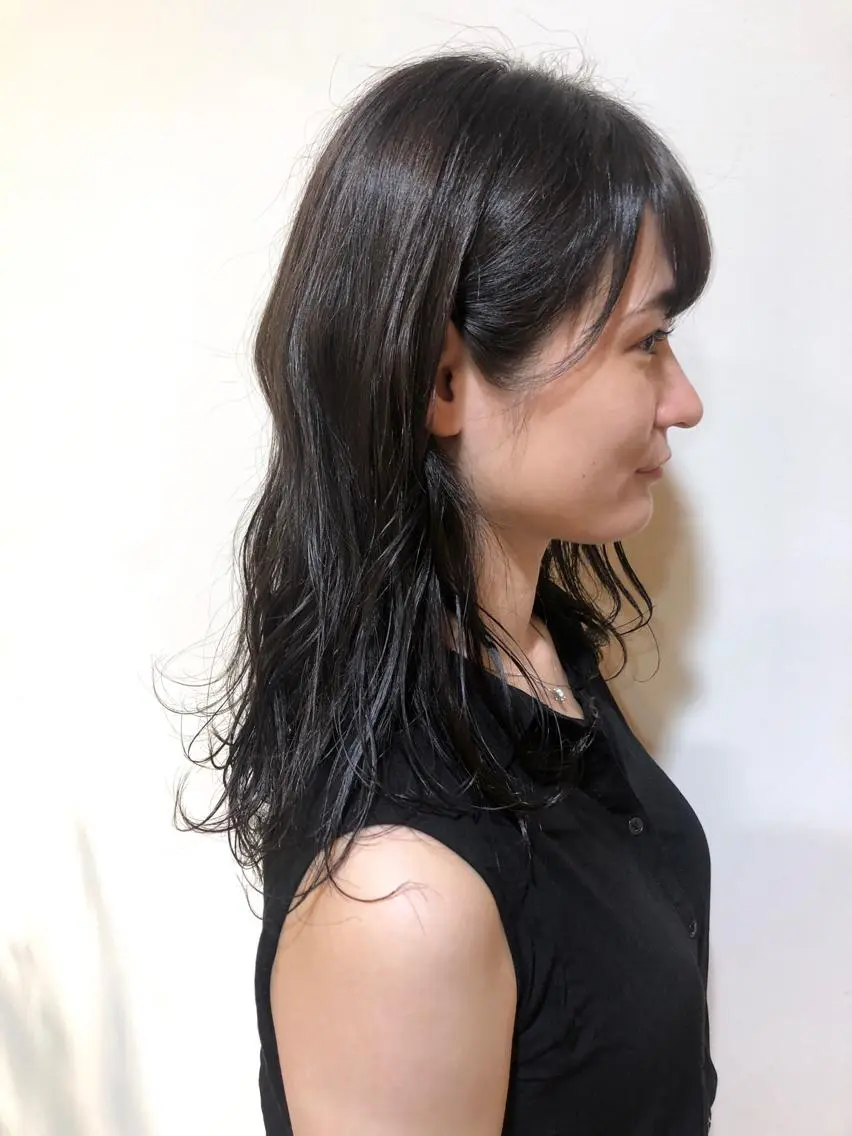 セミロング カラー MIOベージュカラー 柔らかいカラーのヘアスタイル