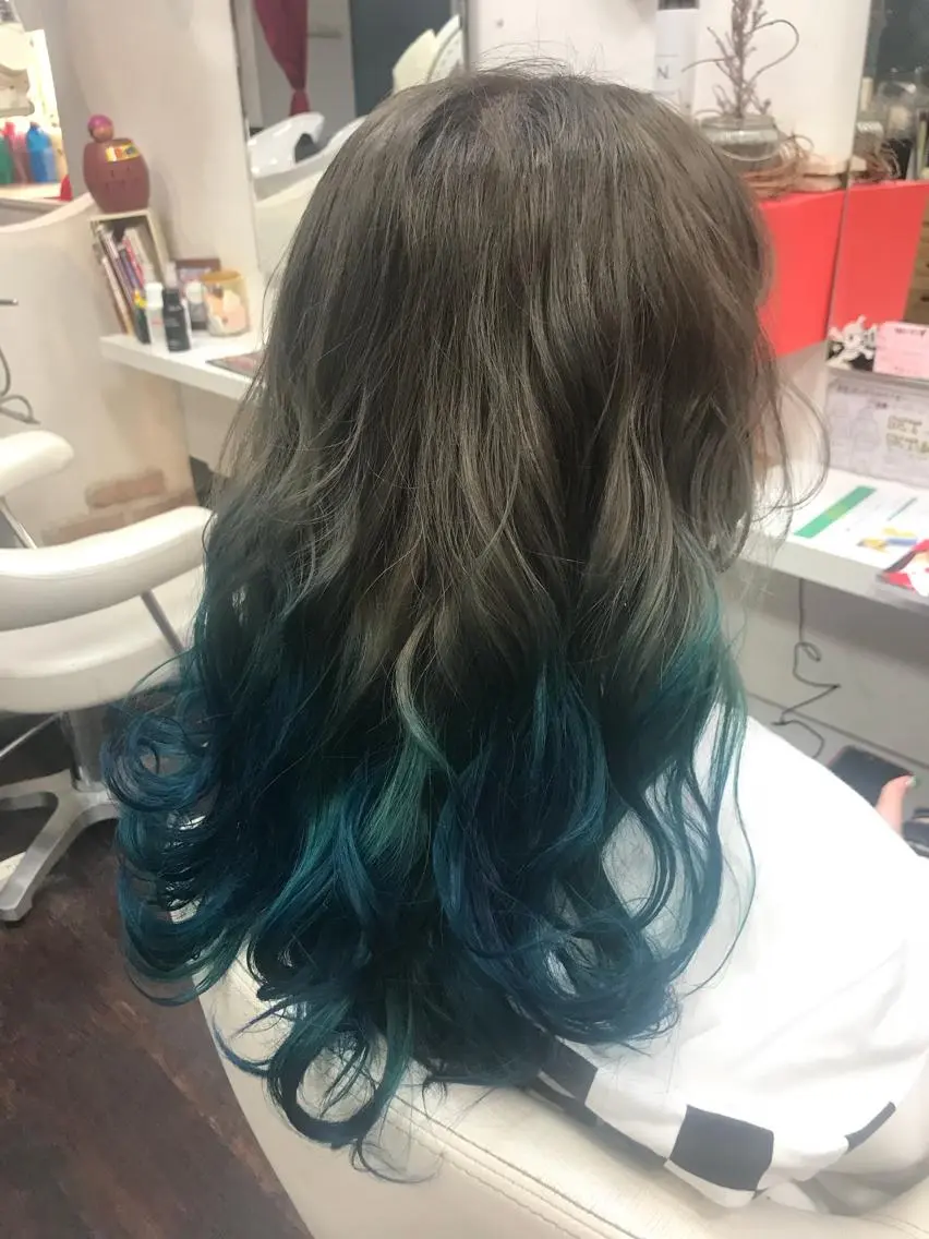 ロング カラー 岩谷/ブリーチ 🪽透明感カラーのヘアスタイル