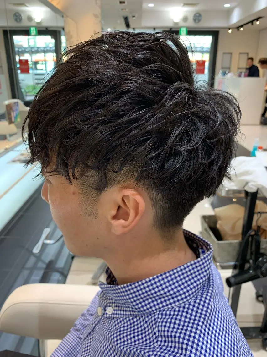 ショート パーマ メンズ マッシュ メンズパーマ スパイラルパーマ 赤み消しカラー /透明感カラー 上長のヘアスタイル