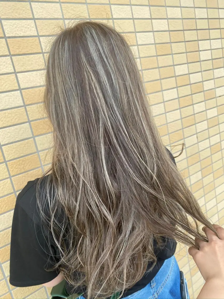 セミロング カラー カット ヘアカラー トリートメント ブリーチカラー🫧 森　凪沙のヘアスタイル
