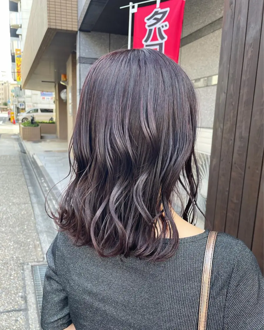 ミディアム カラー ヘアアレンジ アッシュ 透明感カラー ピンクカラー ピンクアッシュ カット ヘアカラー トリートメント イワタ マハ/ minim hairのヘアスタイル