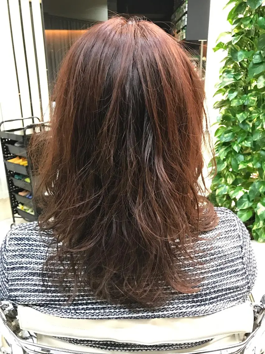 ミディアム カラー パーマ ミディアムパーマ ピンクカラー ヘアカラー トリートメント bloomsweet 鈴木駿平のヘアスタイル