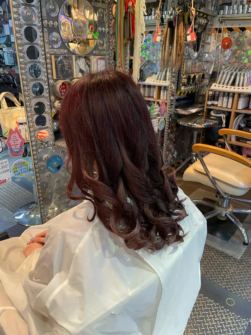 セミロング ヘアアレンジ ♮やっしー♮ 🌈派手髪🌈のヘアスタイル