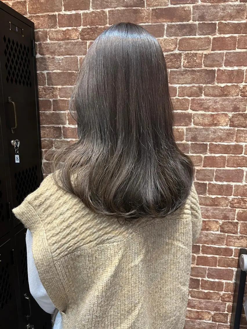 セミロング カラー パーマ ヘアアレンジ メンズ キッズ ネイル マツエク・マツパ アイブロウ メンズハイライト メンズパーマ セミロングパーマ ブラウンカラー ケアカラー 久木原 ゆりのヘアスタイル