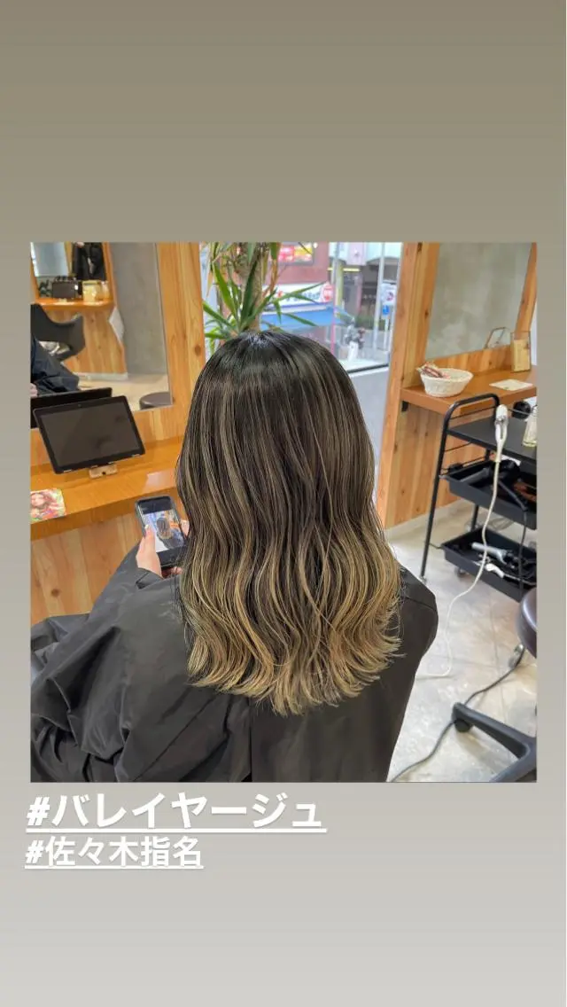 セミロング カラー 佐々木 まゆかのヘアスタイル