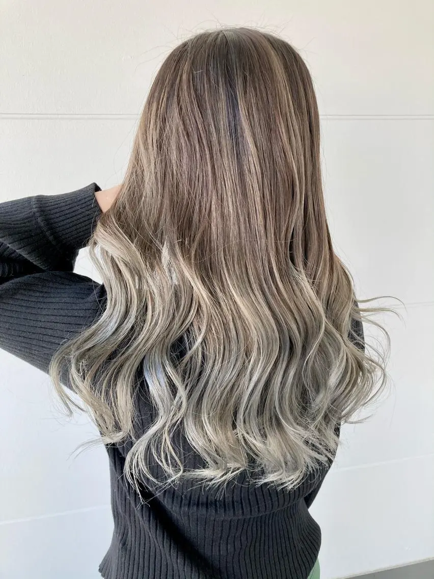 ロング タカツド ユウキのヘアスタイル