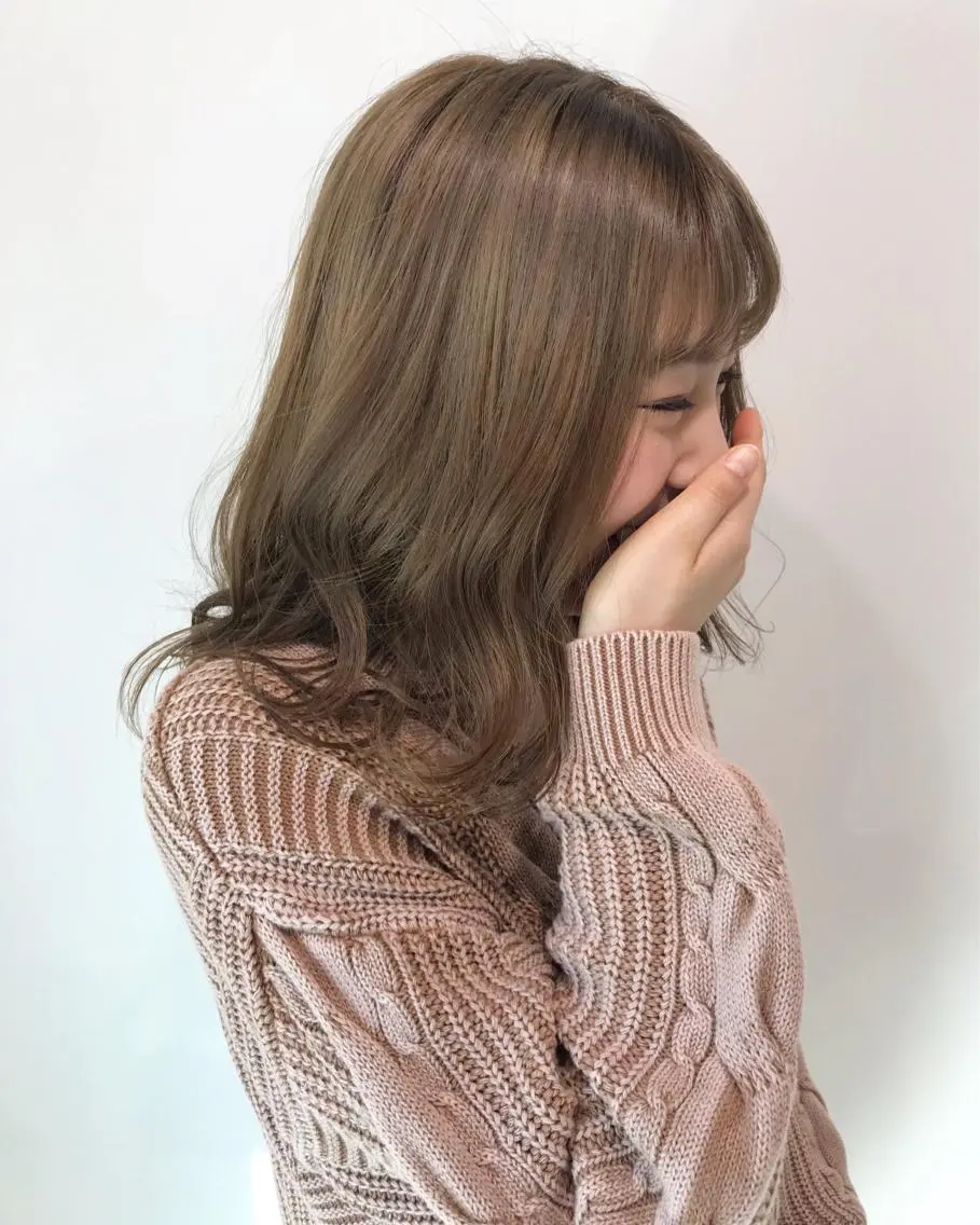 カラー ベージュカラー ブリーチ レイヤー/大人ボブ| ワタナベ リョウカのヘアスタイル