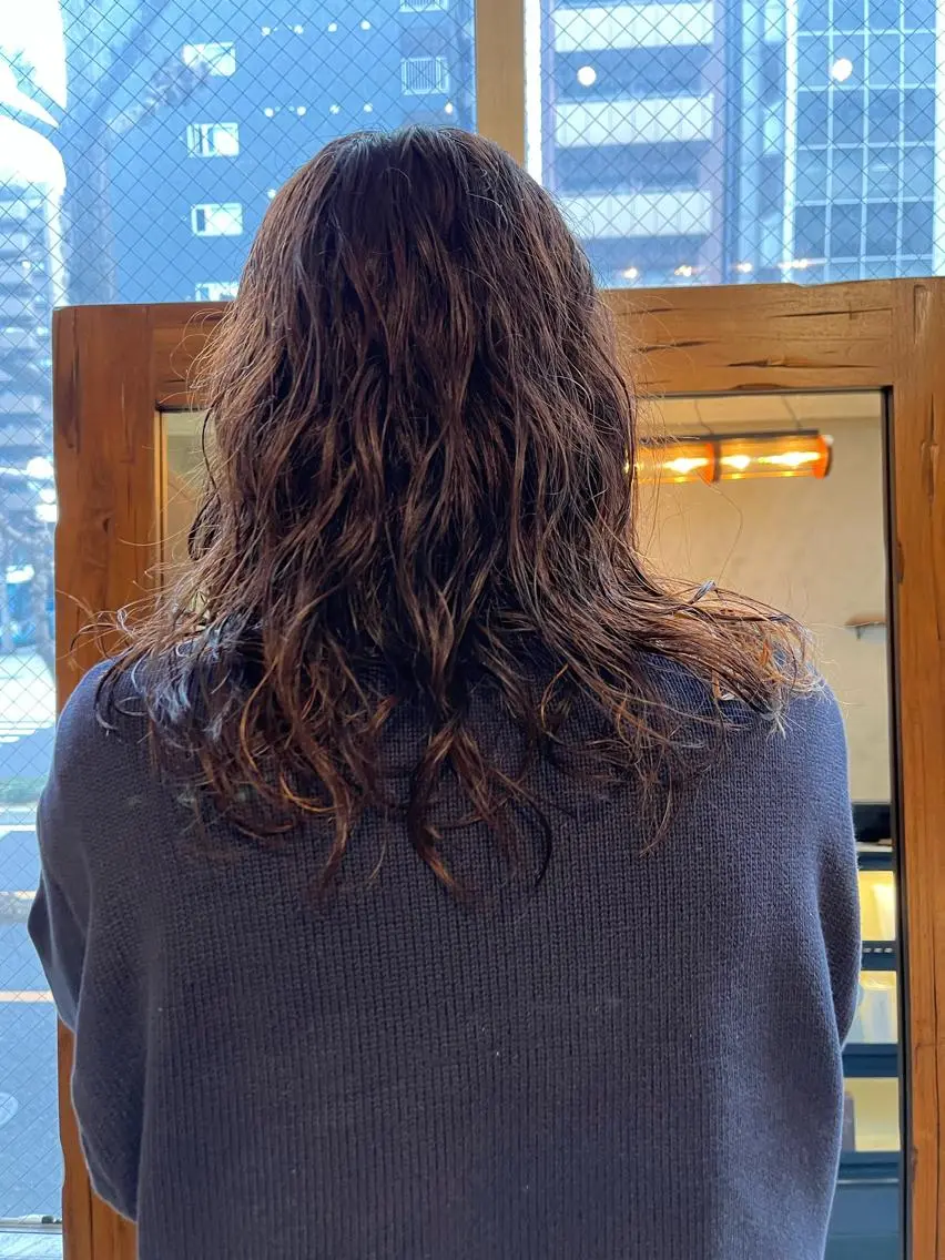 セミロング パーマ SIKI yuuna レイヤーカット🪽のヘアスタイル