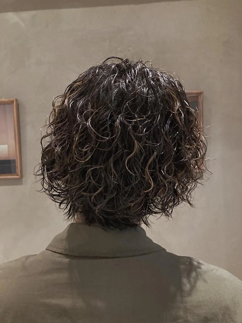 ミディアム パーマ メンズ 波巻きスパイラルパー マ/シャドウパーマ駿のヘアスタイル