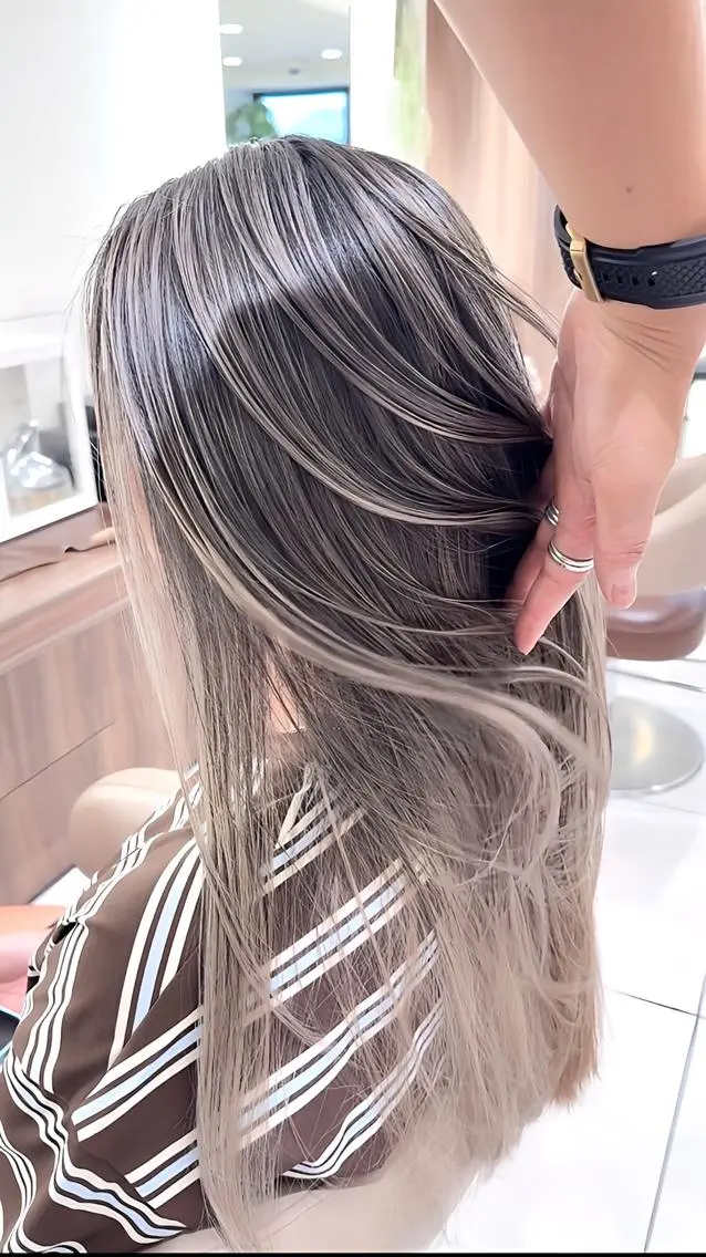 セミロング カラー バレイヤージュ 髪質改善 レイヤーカット カット ヘアカラー トリートメント 山崎俊輔/髪質改善 /バレイヤージュのヘアスタイル