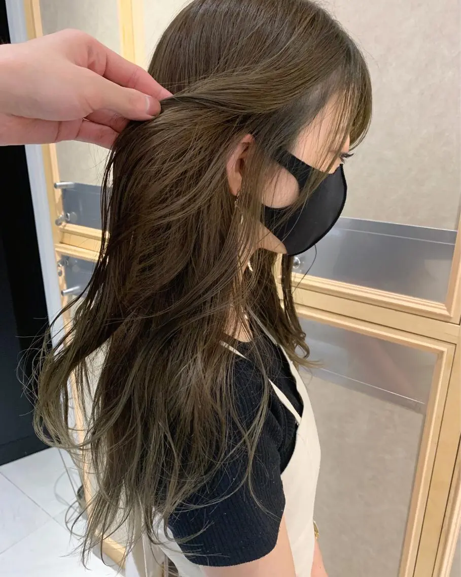 セミロング カラー ベージュカラー ブリーチ ブリーチなしカラー オリーブベージュ チバ タクミのヘアスタイル