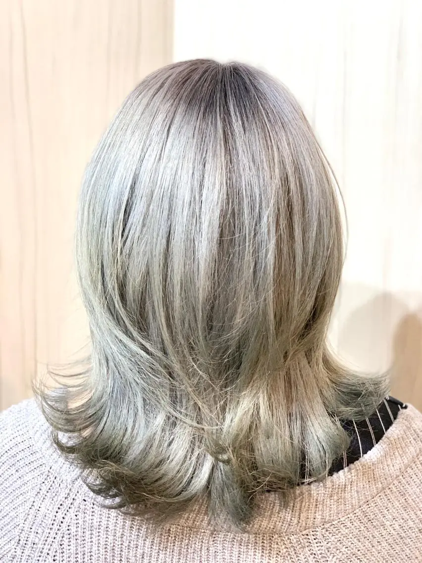 セミロング カラー ヘアアレンジ ✨錦糸町ブリーチ/ ホワイトカラー皇気✨のヘアスタイル